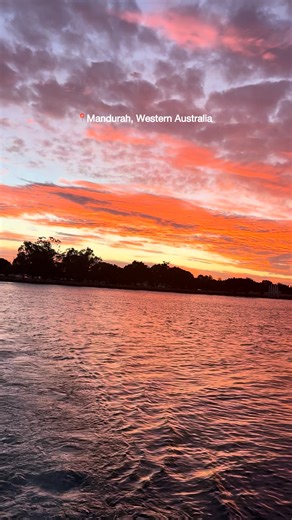 Stunning sunsets always seem to find their way to Mandurah 🌅✨ Soft colours across the water, quiet moments as the day winds down, and that calm feeling that comes with watching the sky change. No rush, no noise, just one of those simple moments that reminds you to pause and take it all in. | Mandurah Cruises