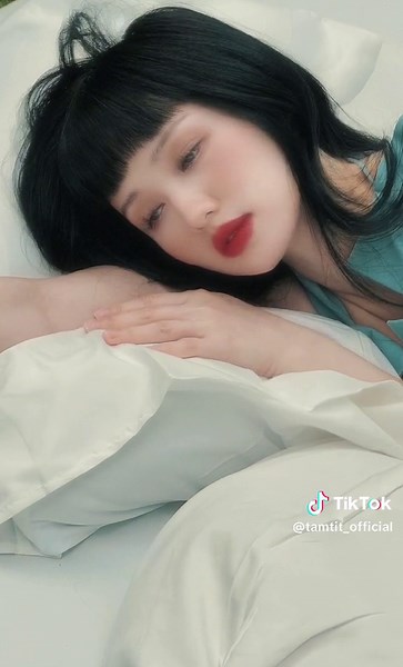 Nếu trong lòng vẫn như thanh xuân năm 18 Thì còn sợ gì vài vết chân chim 😄 #tamtit