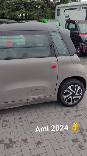 Citroën AMI – 2024 – 5000 km – najnowszy model po liftingu! Sprzedam Citroëna AMI z 2024 roku, przebieg zaledwie 5000 km. Pojazd w stanie jak nowy, zadbany, w 100% sprawny. ✔️ Najnowszy model po liftingu ✔️ Elektryk – bardzo niskie koszty jazdy ✔️ Idealny do miasta – szybki, zwinny i wygodny ✔️ Bardzo prosty w obsłudze ✔️ Świetna alternatywa dla skutera lub klasycznego microcara Auto gotowe do jazdy od zaraz. Więcej informacji udzielę telefonicznie — zapraszam do kontaktu i oględzin! ☎️ 66793623