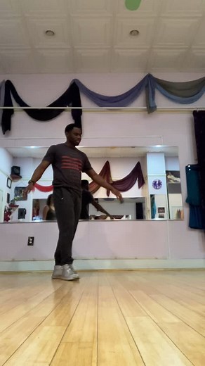 Happy World Lindy Hop Day, here’s a favorite that I watch whenever I’m sad 😂 thanks Aaron Jones for being the best 💜song: Slow Cookin’ (reprise) Joe Smith and the Spicy Pickles#swing #lindyhop | Samantha Pincus