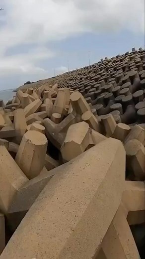 What would happen if you tried this 😝 @testerskeepers #onmyway #favoritefit #dayattheoffice #physics #foru #danger #dontlookatme #fly #viral #run