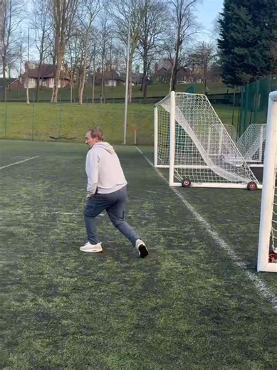 This week Danny came back for his third session with us! Carrying a bit of a quad strain so will be resting it as best he can to be back at it next week! #homeless #football #Nottingham #change