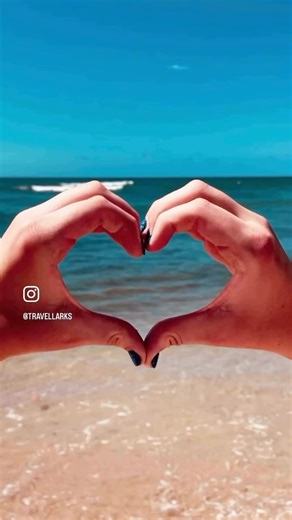 TRAVELLARKS GETAWAYS: Australian Stays on Instagram: "Seafusion at Blueys Beach for up to 9 guests. Be welcomed with a bottle of bubbly and a local hamper, warm wishes for an amazing stay! More details on our Profile link. X"