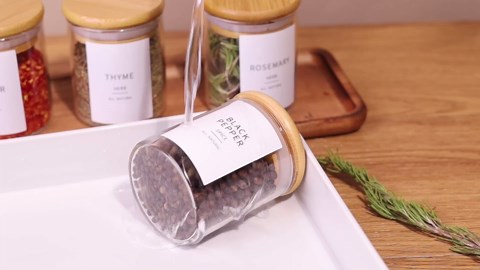 Glass Spice Jars with Bamboo Lids - 20 Pcs Thicken(2.4mm) 4oz Airtight Seasoning Containers with 131 Waterproof Minimalist Spice labels Preprinted - Small herb Jars for Pantry Organization and Storage