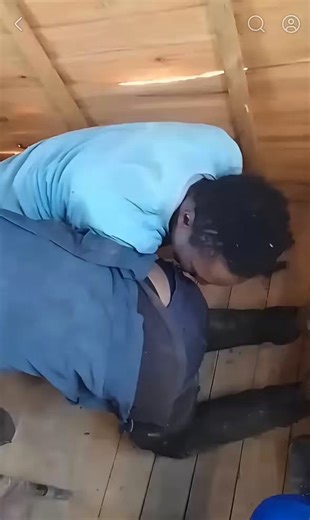 They had to bite each other’s bum. The background voices finished me 😂😂😂