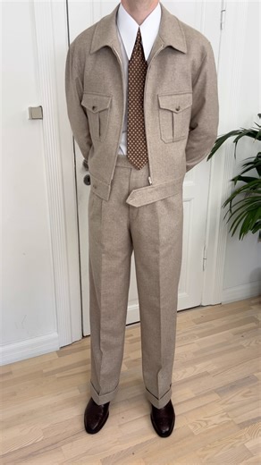 120K views · 20K reactions | How to dress like a gentleman from the 1940s with a modern twist️‍♂️ What do you guys think about it? menswear #mensstyle #mensfashion #vintagestyle #vintageclothing #vintagefashion #1940style #1940sfashion | Jesper Soendergaard | Facebook