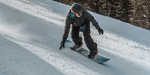 How to Slow Down or Stop on a Snowboard (4 Techniques)