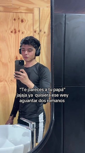 Explorando el Humor de los Dos Romanos Gay
