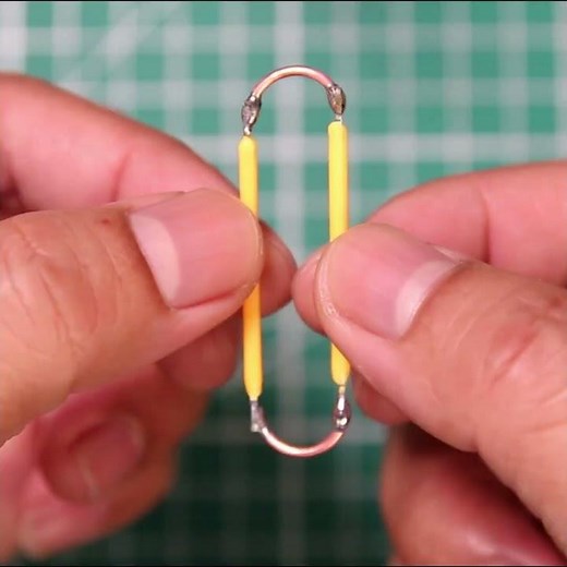 DIY Mini Camping Lantern – 2 LED Battery Powered Light #diy