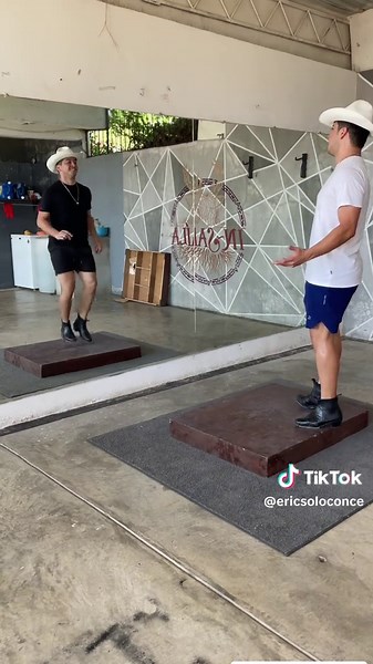 Baile de Zapateado: Blanco o Negro, ¿A Quién le Van? - Folclore Mexicano