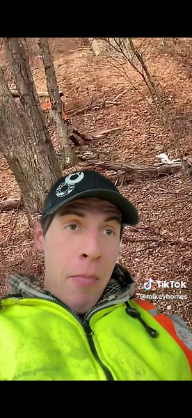 The Buck wasn’t dead 😳😳 How??? #hunting #deerhunting #react #bowhunting #greenscreen