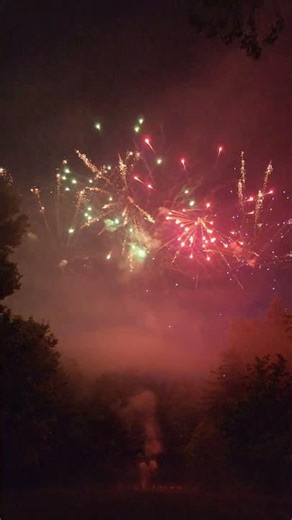 STARBURST 48s FIREWORK 4/1 PREMIERE VIDEO (Picked this up at Pyromaniacs. Ft. Wayne. IN)