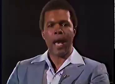 Back when Chicago was great. Harry Caray without Jimmy calling a White Sox victory at old Comiskey. Mike Proly on the hill. One of the many players who played for both Chicago teams. Added bonus at the end a Gale Sayers Checker Oil commercial. On another note, let's make Illinois great again and flip it red.