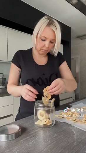 Knusprige Apfelchips selber machen: Einfaches Rezept im Backofen