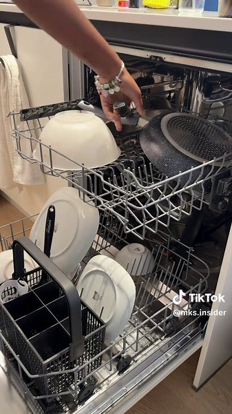 Day 3 | December’s Insider What else do you guys want to see in this series?? #mksinsider #decembersinsider #viral #adhdproblems #cleantok