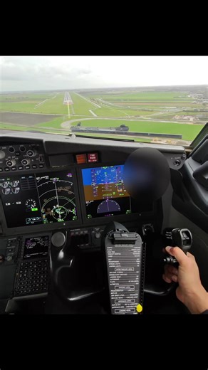 Mastering Cross-Wind Landings with a Boeing 737