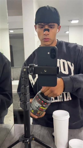 Angel Torres on Instagram: "Permiso . Mis suples de @dark_matter_lab Cod // ANGELDARK 15% OFF . #fyp #parati #gym #humor #preworkout #cafeina #fitness"