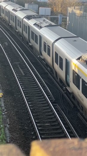Class 700 leaving Ifield (bridge POV)