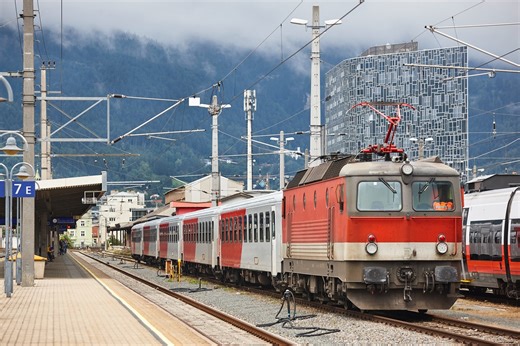 Un român a fost prins în Austria când încerca să fure un tren de pasageri. Nu a știut să pornească locomotiva