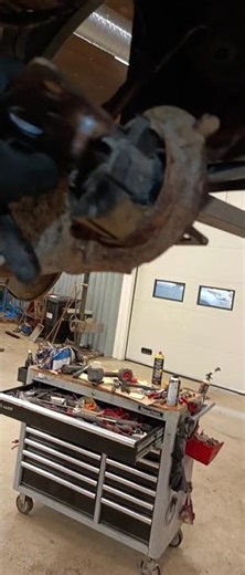 Ford/Volvo control arm bushing #automobile #mechanic #missä vika