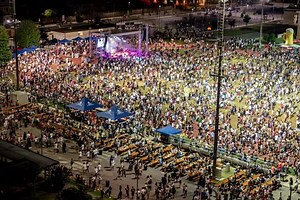 Passato un mese dall'Independence Day festeggiato con Rock History alla Caserma Ederle di Vicenza, abbiamo preparato per voi un piccolo riassunto della giornata, per rivivere assieme quei fantastici momenti. Buona Visione!!! Come sempre grazie all'aiuto dell'infaticabile Fulvio Cecot. Staff Production | Cindy & the Rock History