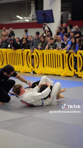 jakeyoungathlete (@jakeyoungathlete) - Flying Triangle Choke - Unconscious Opponent Recovers | Exciting Submission Grappling Fight