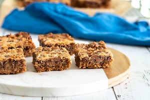 Easy Chocolate Caramel Traybake - traybakes & more