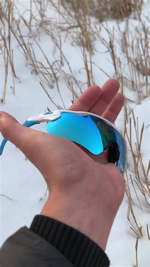 Oakley radar sharpens and clarifies everything#oakley #hiking