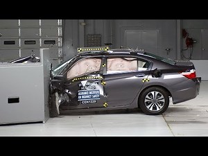 2013 Honda Accord 4-door driver-side small overlap IIHS crash test