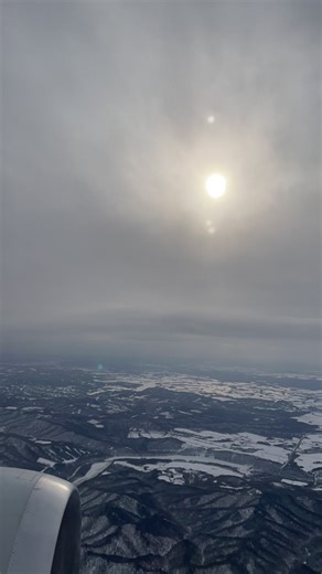 飛行機の上から見る景色が好き。好きな曲聴いて好きな景色見て。何もかも忘れられそうなこの景色が素敵。 #景色#飛行機#ぬくもり