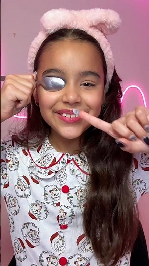 Easy makeup hack with a spoon 🥄💙💛