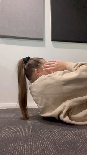 In the studio today with 200 left of my 1500 crunches. I got the video slowed down incase lachie wanted to question my form 🫶🏼😭 1350/1500 crunches. I’ll keep you updated through the show | 98.1 Power FM