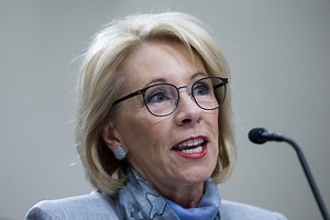 Renuncia la secretaria de Educación de EUA, Betsy DeVos