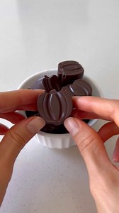 these 4 ingredient mini reese’s peanut butter pumpkins are gluten free, dairy free, and refined sugar free, and the perfect healthier halloween sweet treat! recipe in the comments! #reeses #reesescups #reesespeanutbuttercups #homemadecandy #healthycandy #healthydessert #refinedsugarfree #vegandessert #dairyfreedessert #glutenfreedessert #halloweencandy #falldesserts | The Bigley Basics
