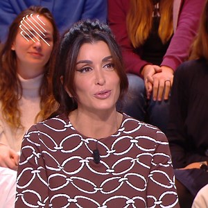 « On vit dans un monde qui ne va clairement pas bien. J'en suis consciente, je me sens concernée (...) Et je fais de la musique, donc à moi de tenter de divertir un peu les esprits » la chanteuse Jenifer veut appeler les gens à faire la fête avec son nouveau disque 💿 | Quotidien avec Yann Barthès