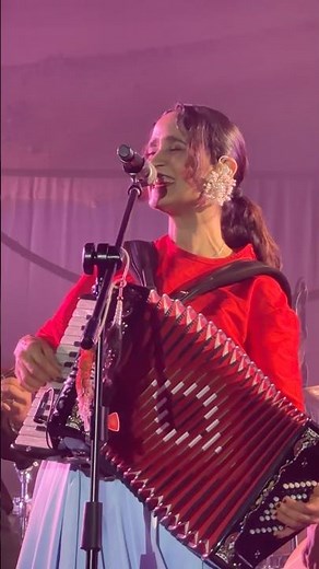 Me voy - Julieta Venegas 2/6 #sorciaconciertos #julietavenegas #sorcia #sorcianews