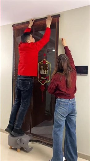 Diamond mesh mosquito netting, easy to install without drilling.