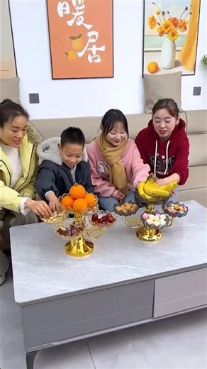 This fruit bowl is a must-have for every household! Get it for holidays and special occasions