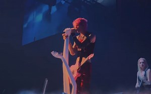 MGK live : papercuts rap部分