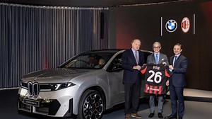 Milan in campo con le nuove Bmw: le scelte di calciatori e staff tecnico