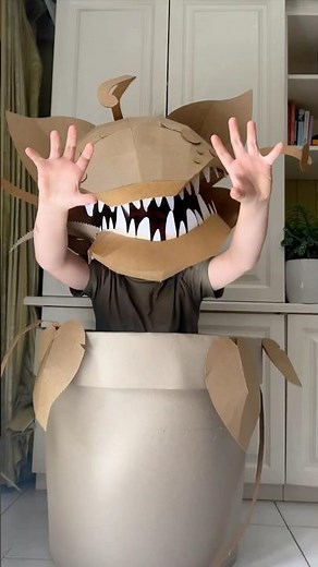 Making the Man Eating plant costume out of cardboard using a printable template and tutorial.