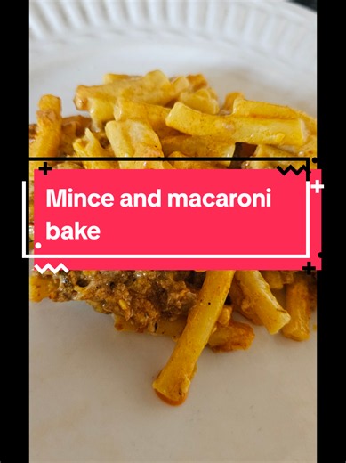Mince and macaroni bake 1 kg macaroni boiled with salt Mince filling : 1 kg beef/mutton mince 1 onion - chopped 2 tblsp ginger garlic 3 tomatoes grated 1 curry spoon mixed masala Salt White sauce : 2 tablespoons butter 4 tablespoons flour 1 lite milk Black pepper Salt Cheese Herbs Bake for plus minus 7 mins Enjoy ☺️ #fyp #foryoupage #fathimarachchha