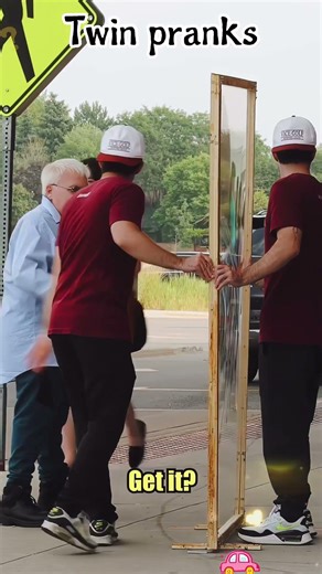 Twins prank #funnyvideos #twins #streetpranks #prankvideo