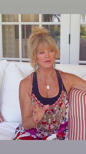 Join me and MindUP every Monday for “Keep Your Mind Up Monday” 🧠 This week I’m keeping my #mindup for doing 3 brain breaks a day. Let me know what you’re keeping your Mind UP for! | Goldie Hawn