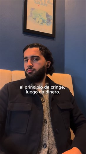 Mohamed El Hajui on Instagram: "El miedo no se va, pero tu disciplina, tu mentalidad y tus ganas de crecer tienen que ser más fuertes. Publica ese video. Empieza hoy. Sin perfección, sin excusas, sin esperar el momento ideal. Lo que hoy te da vergüenza puede ser lo que mañana te dé libertad, ingresos, oportunidades y crecimiento personal. Nadie empieza siendo experto, todos empiezan siendo constantes, aprendiendo, mejorando y fallando en público. Tu zona de confort no te va a dar la vida que sue