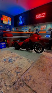 Just replaced the front engine guards and rear bag guards. Big shoutout to @santorofabworx for the exceptional work. Their welds are flawless and the powdercoat is top-notch. Highly recommended. Thanks Mike. More carbon fiber parts coming soon, thanks to Max and the crew. Hit me up for carbon fiber inquiries, I'm Mike with @carbonvisionary #harleylife #harleydavidson #roadglide #harleydavidsonmotorcycles #harley #daytona #cvo #harleydavidsondaily #baggernation #baggernation #showoffmyharley | Mi