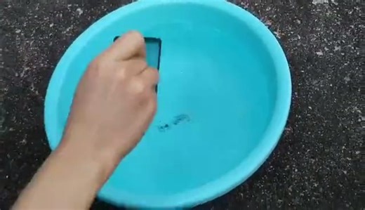 Watch Samsung Galaxy Note 20 Waterproof Case Waterproof test on Amazon Live