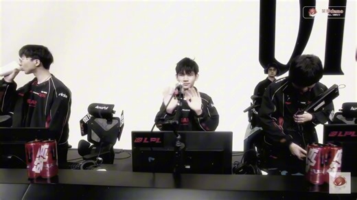 27.2.2026 | 来这儿吧，亲爱的，今晚的舞会属于我们。 “Đến đây nào, em yêu, đêm khiêu vũ này là của chúng ta~” #jdghongq #hongq #tsaiminghong #jdg #xh