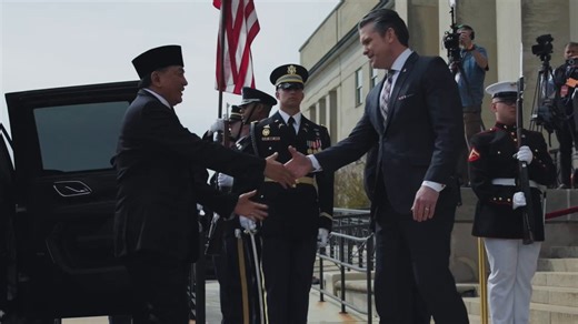 POWER DYNAMICS AT THE HIGHEST LEVEL!! Pete Hegseth just announced a major U.S.-Indonesia defense partnership - putting America closer to the Strait of Malacca, the #1 busiest oil chokepoint on Earth, with 23.2 million barrels of oil per day flowing through it - roughly 29% of all global maritime oil trade. At the same time:🇮🇷 The Strait of Hormuz remains under pressure - another 20 million barrels per day move through that route, accounting for roughly 20% of the world’s seaborne oil trade. No