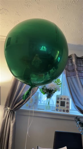 Come make a celtic theme Orbz balloon with trail. Can be done with any type of money 💴 💵 These make great gifts 🎁 #moneyballoon #fyp #dollars @Celtic Football Club